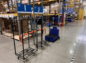 尋跡智行自研牽引式AMR通過(guò)客戶驗(yàn)收順利交付